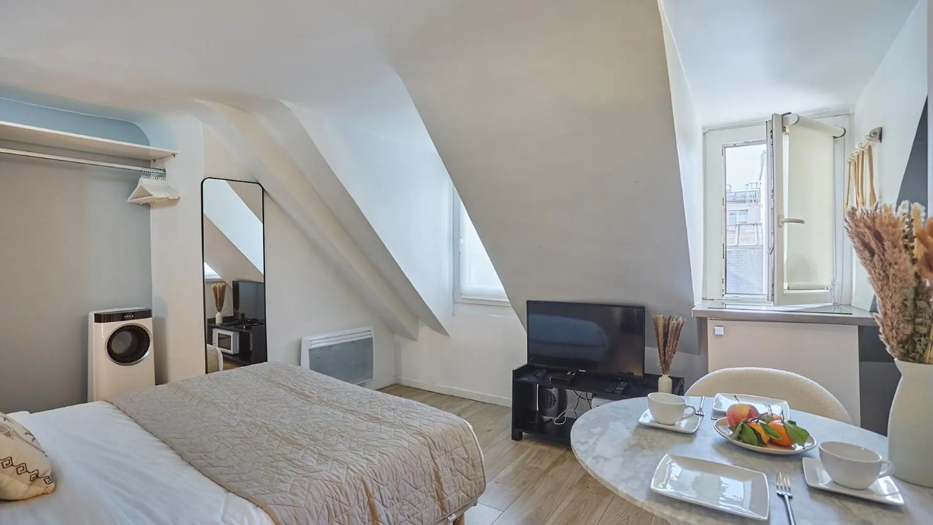 Studio Place Vendome By Studio Prestige パリ アパート